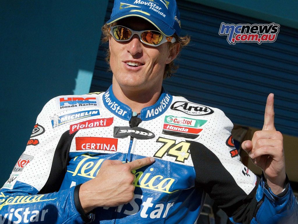 2003 - GIBERNAU IN THE NAME OF KATO In the opening round of the season at Suzuka, the star of Daijiro Kato turns off forever: through a great difficulty time, the team and Sete Gibernau find the strength to continue to fight, dedicating him four wins and finishing the year second in the Championship.
