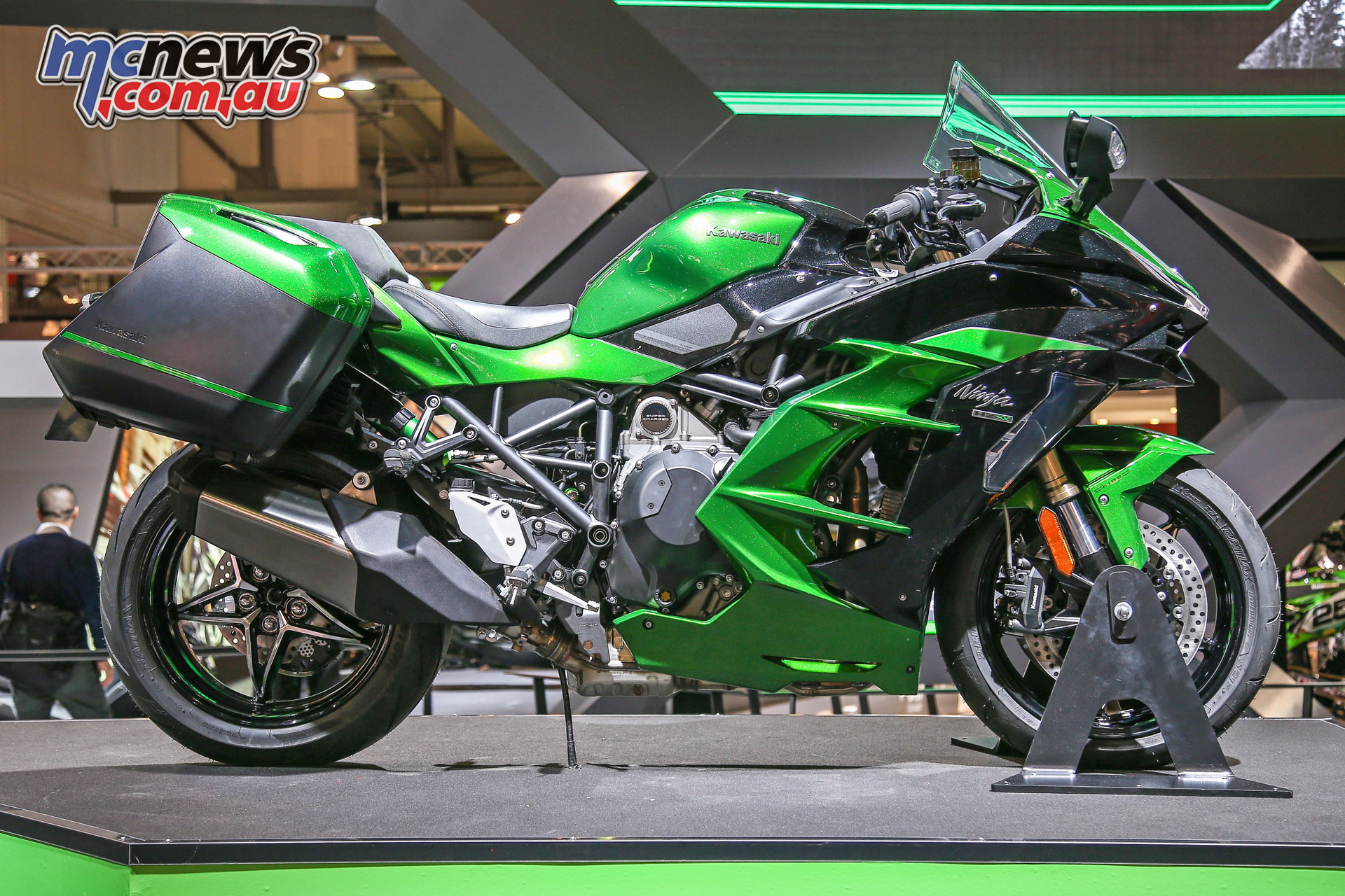 Så mange forsendelse Traditionel Kawasaki Ninja H2 'SX' Supercharged Sports Tourer | MCNews