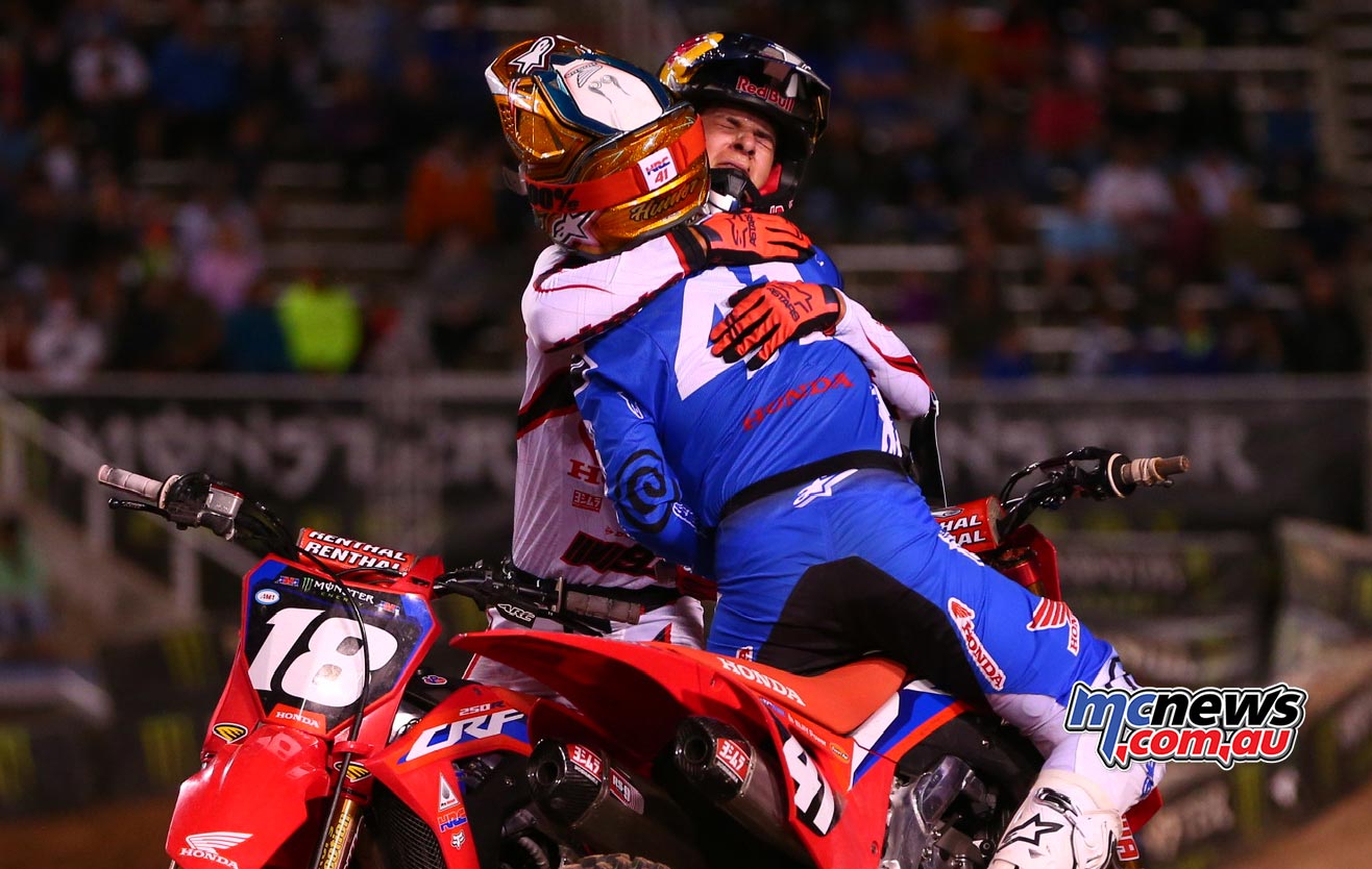 Lawrence brothers on the podium at SX finale MCNews