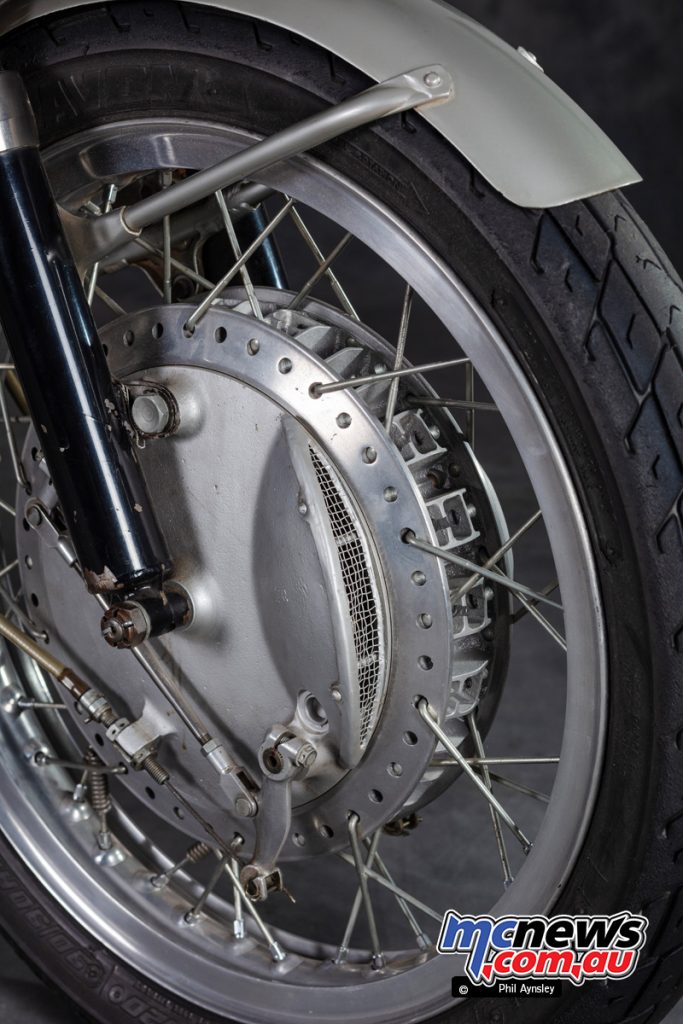 Front wheel hub on Honda RC181
