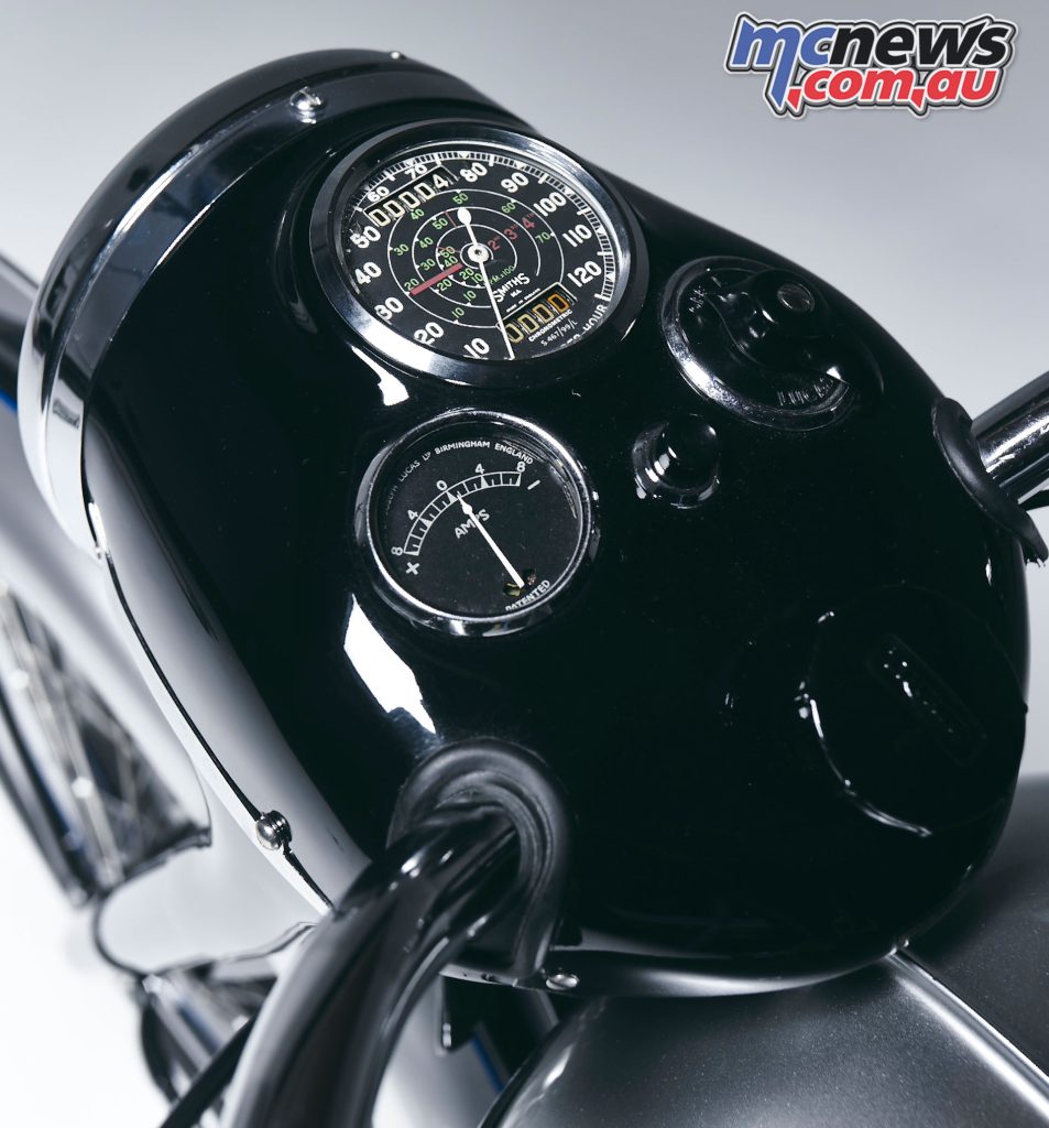 Triumph Tiger T100C instruments in the headlight nacelle was usual for the early 1950s