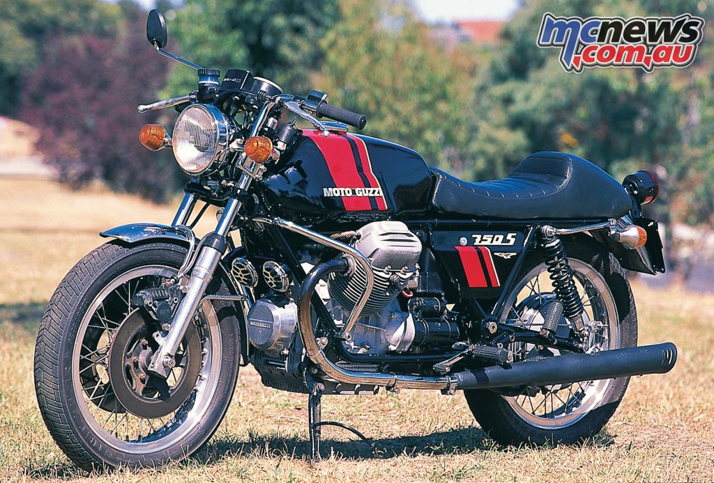 Some 750 Ss had red stripes