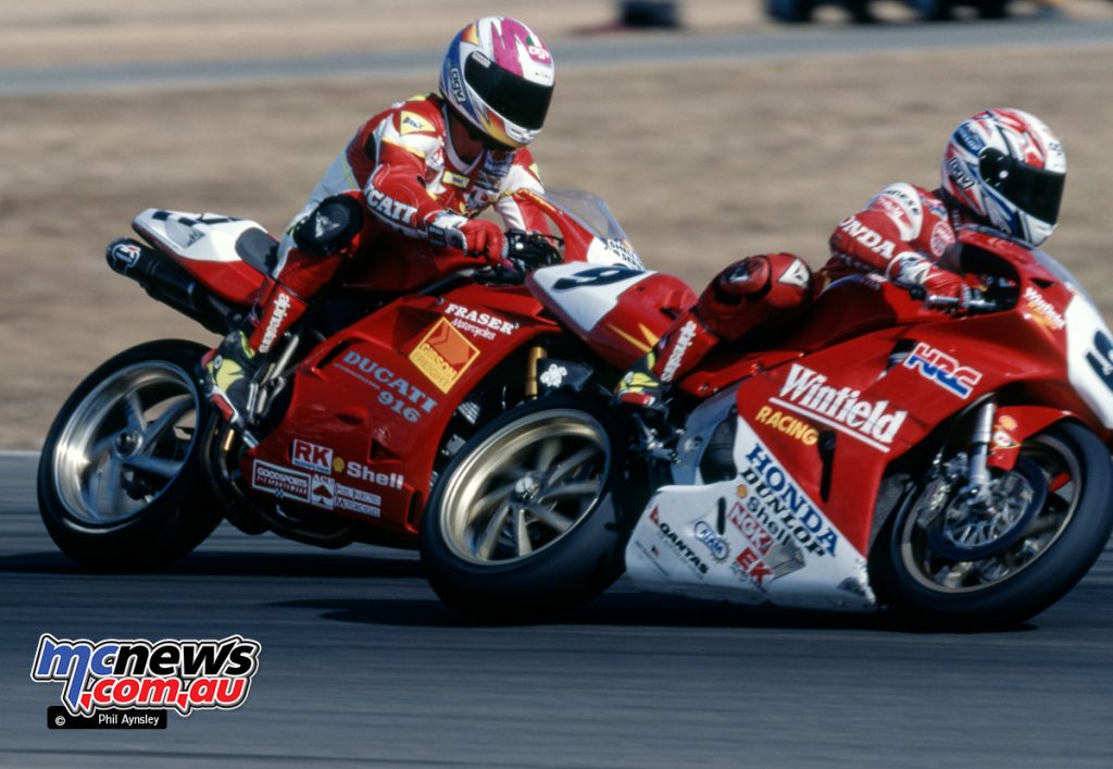 Jason McEwen/Ducati 955 Corsa, Robbie Baird/Honda RC30