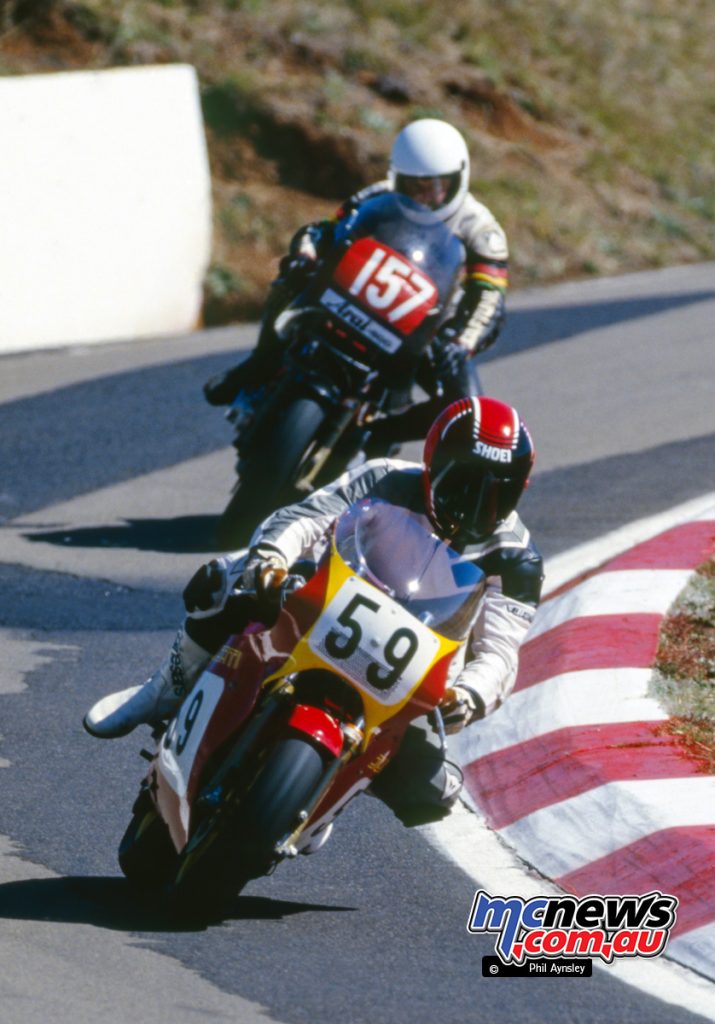 #59 Peter Muir/Ducati TT2, #157 Barry Hartshorne/Ducati 987