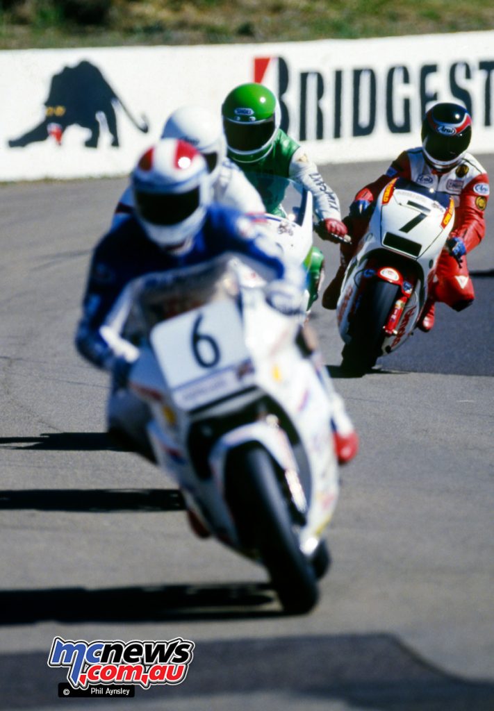 #6 Robert Scolyer/Honda 750, #7 Chris Oldfield/Bimota DB1