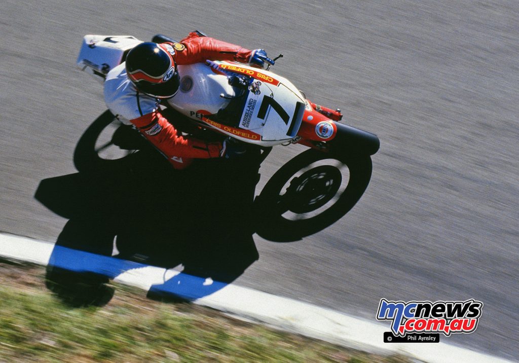 #6 Robert Scolyer/Honda 750, #7 Chris Oldfield/Bimota DB1