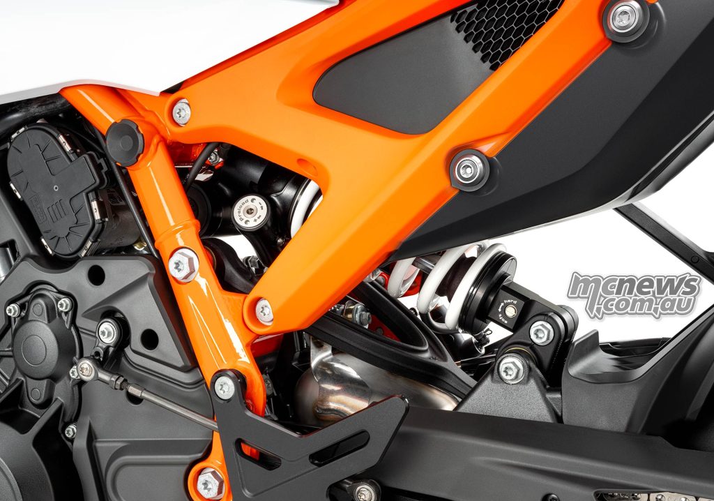 2025 KTM 990 Duke R Specifications