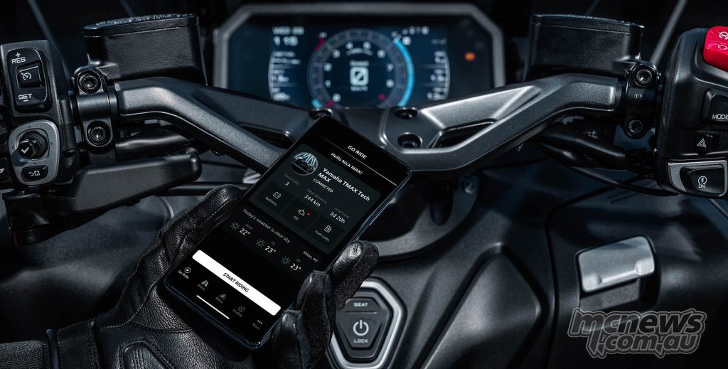 2025 Yamaha TMAX Tech Max - 7-inch TFT dash with enhanced connectivity